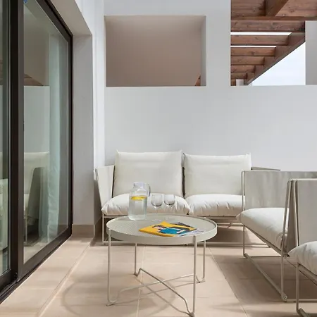 Homeforguest Flat With Large Terrace In Modern Residential Complex With Swimming Pool Apartman