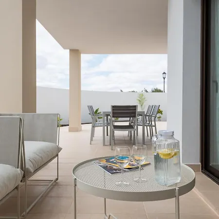 Апартаменты Homeforguest Flat With Large Terrace In Modern Residential Complex With Swimming Pool Калета-де-Фусте